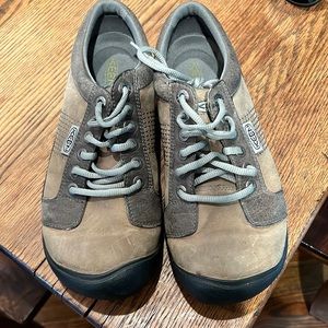 Mens keens size 8.5